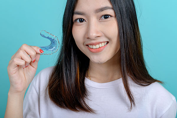 Less Emergency Orthodontic Visits With Invisalign Than Braces from Gentling Smiles in Shoreline, WA